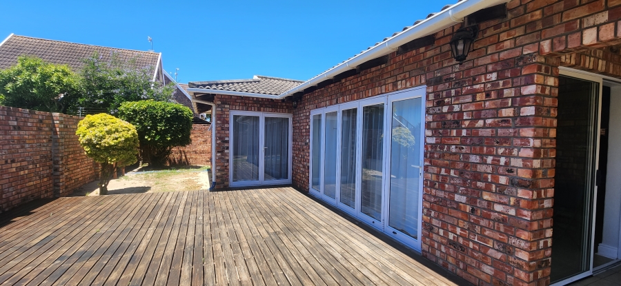 To Let 3 Bedroom Property for Rent in Summerstrand Eastern Cape